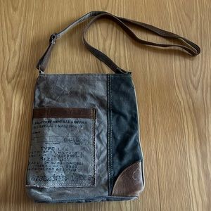 Mona B, like brand new!